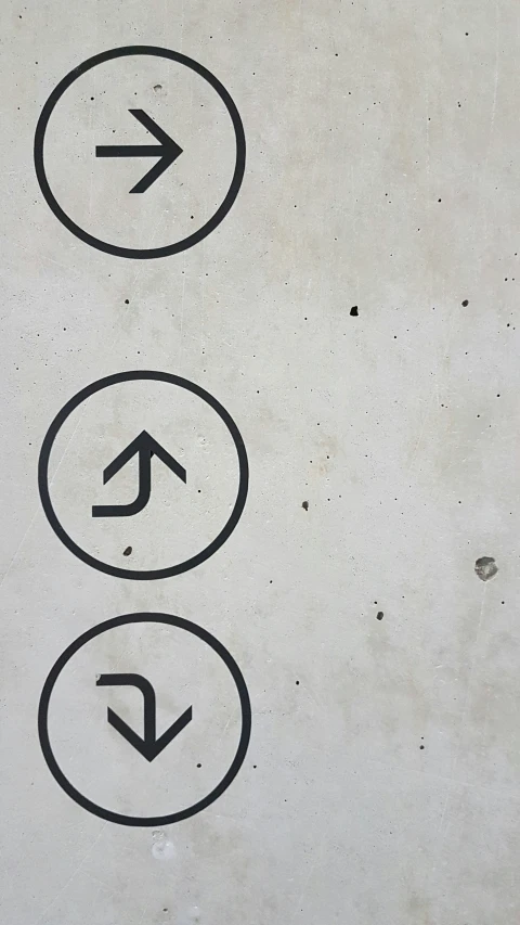 a sign that is on the floor with arrows pointing up