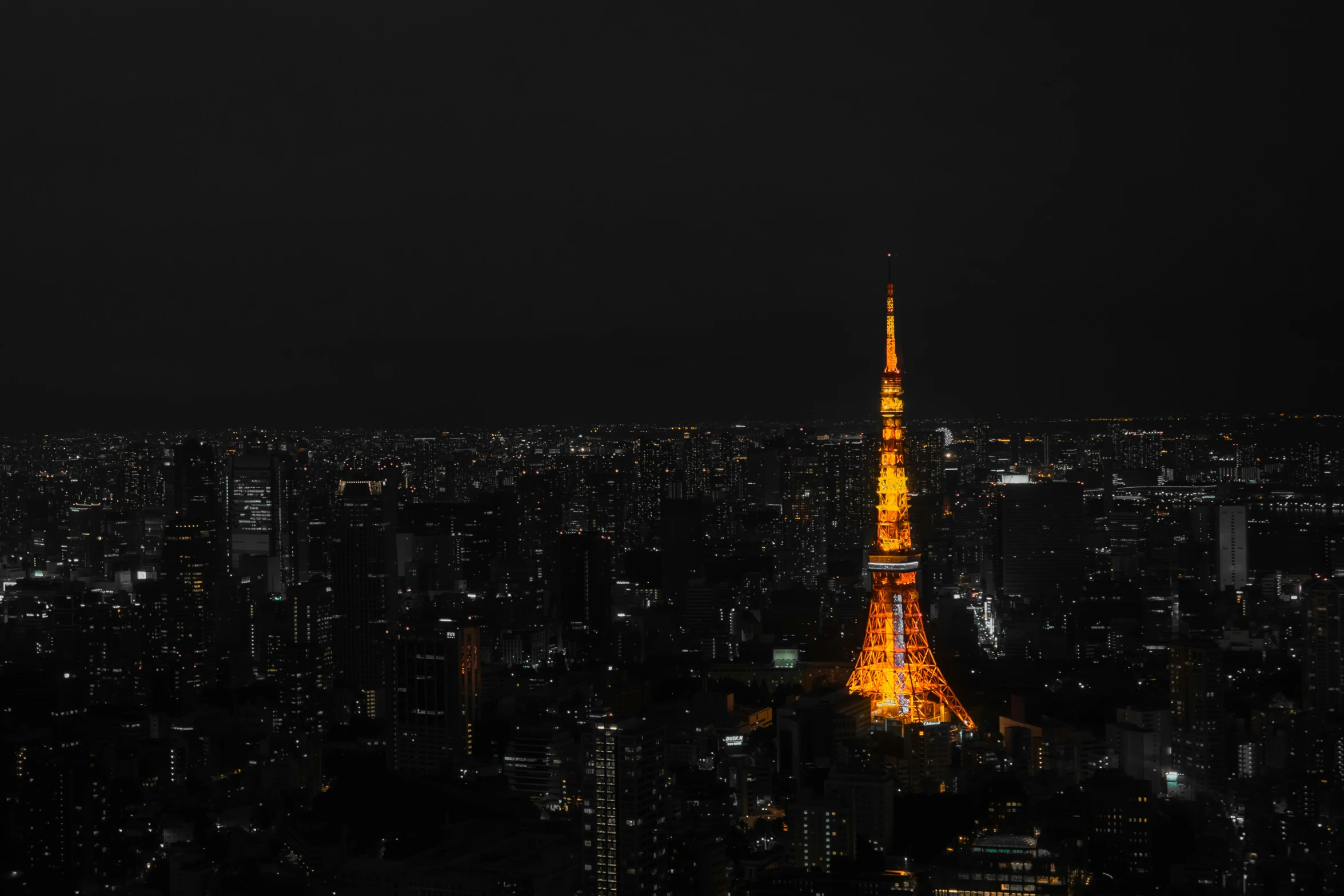 a picture taken from the top of a skyscr tower