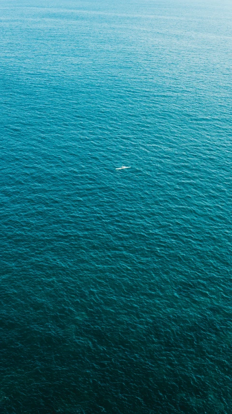 the top view of the boat on the water