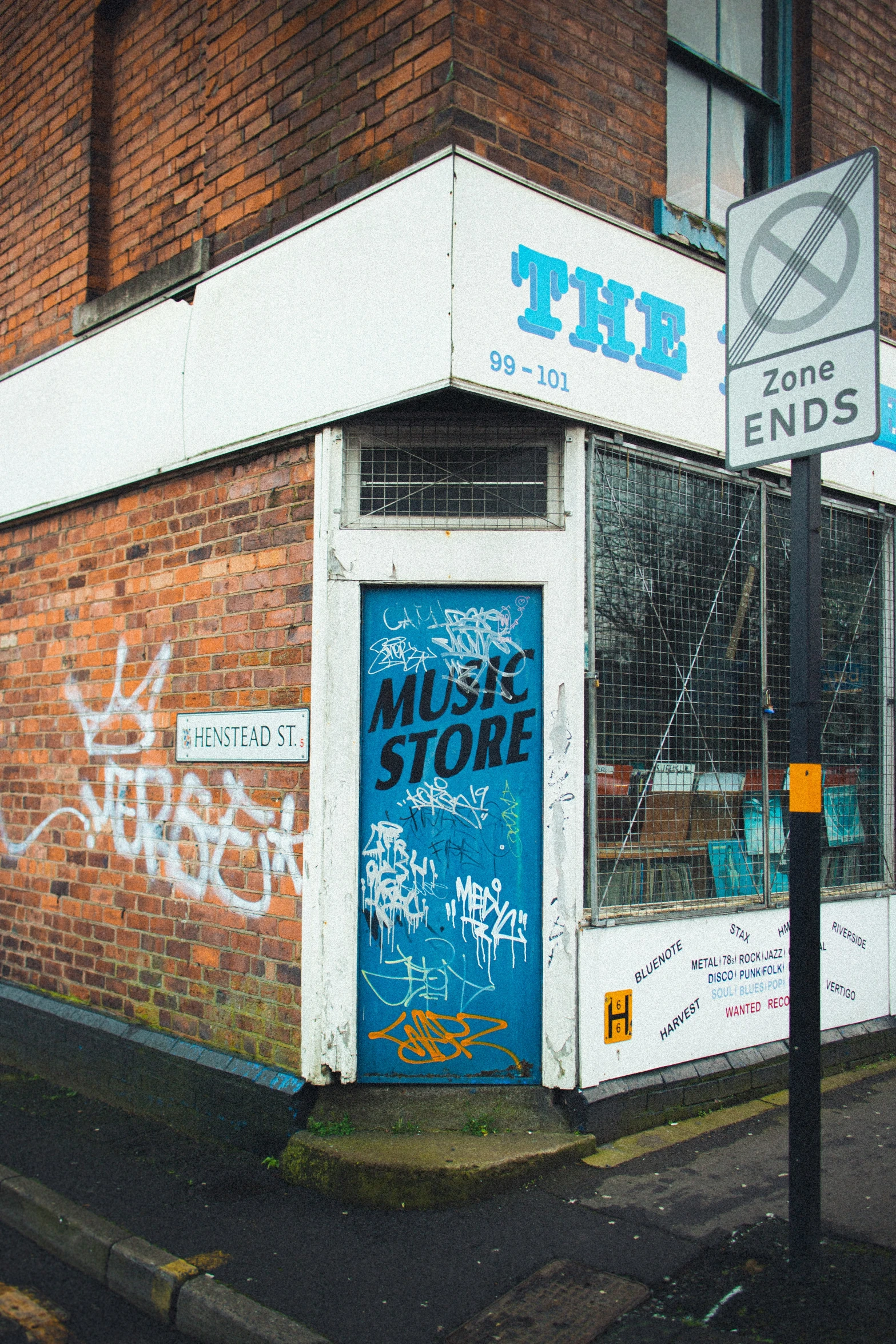 an empty store front on a city street