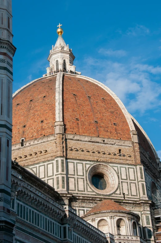 a close up view of the dome of a cathedral