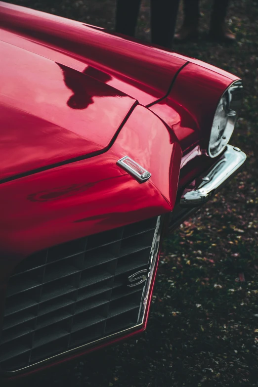 a close - up of the front of an old fashioned car