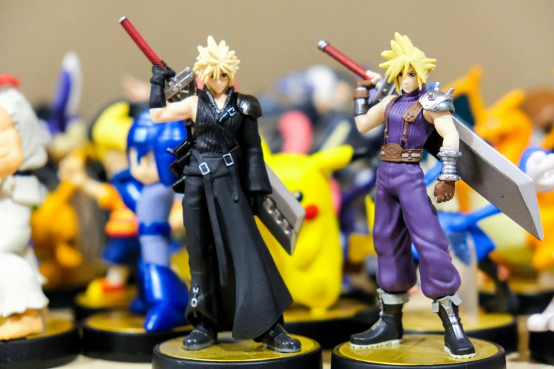 a set of action figures, including an action figure of naruto and a anime character