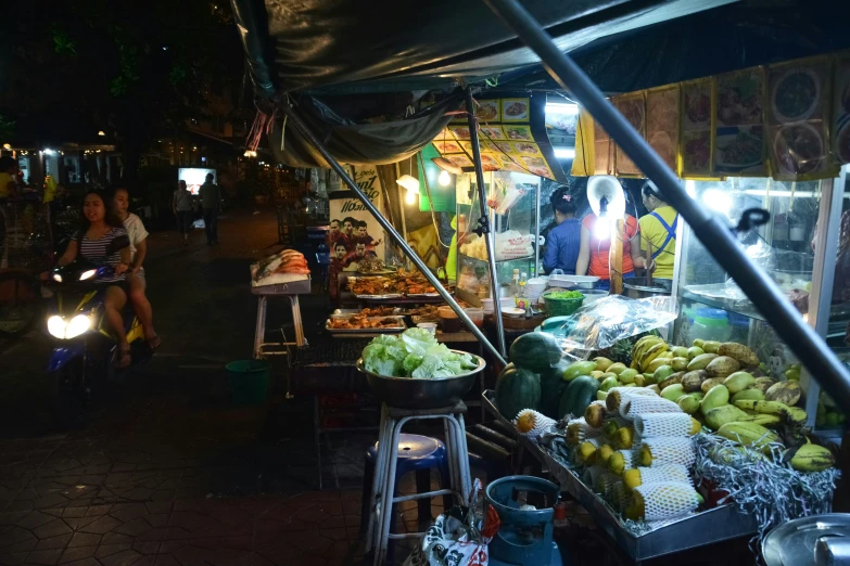 there is a market with a lot of fruits and vegetables for sale