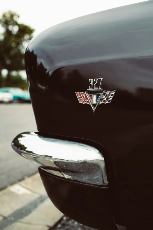 the tail end of an old car with the emblem on it