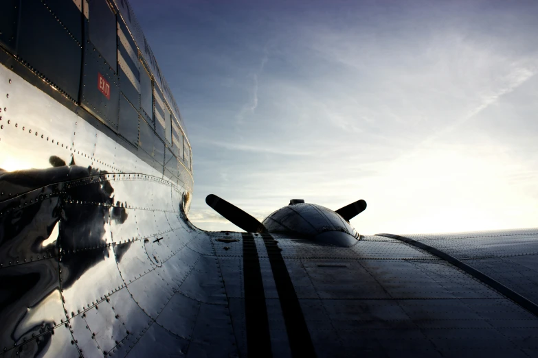 a propeller of an airplane looking up at the sky