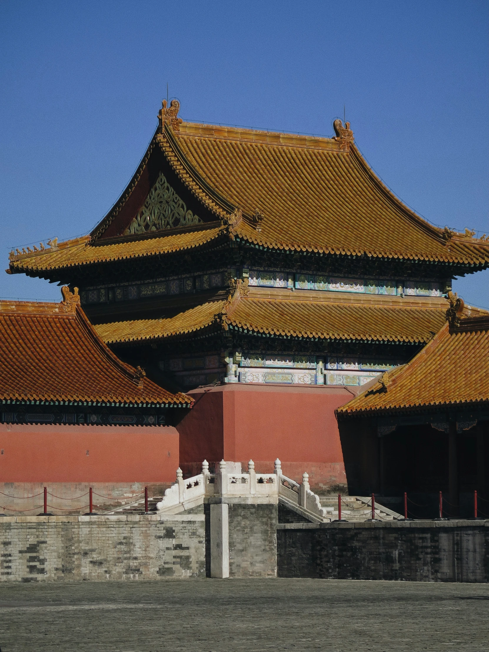 some kind of building with a blue sky behind it