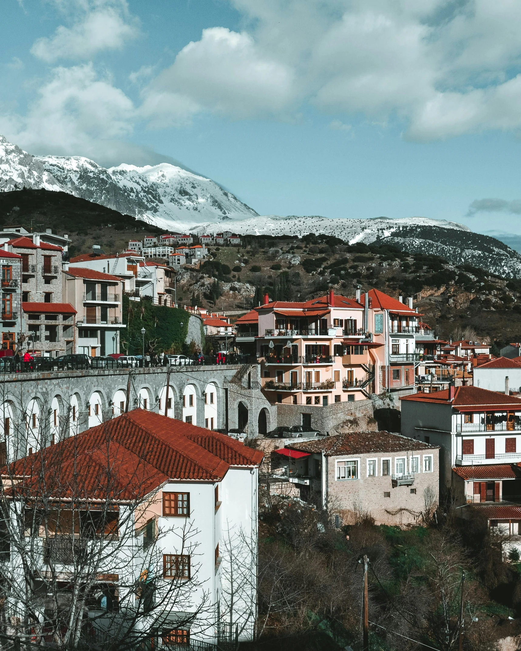 the view of many buildings on a cloudy day