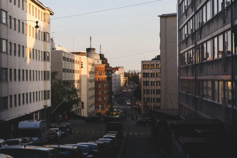 there are many cars parked in the city