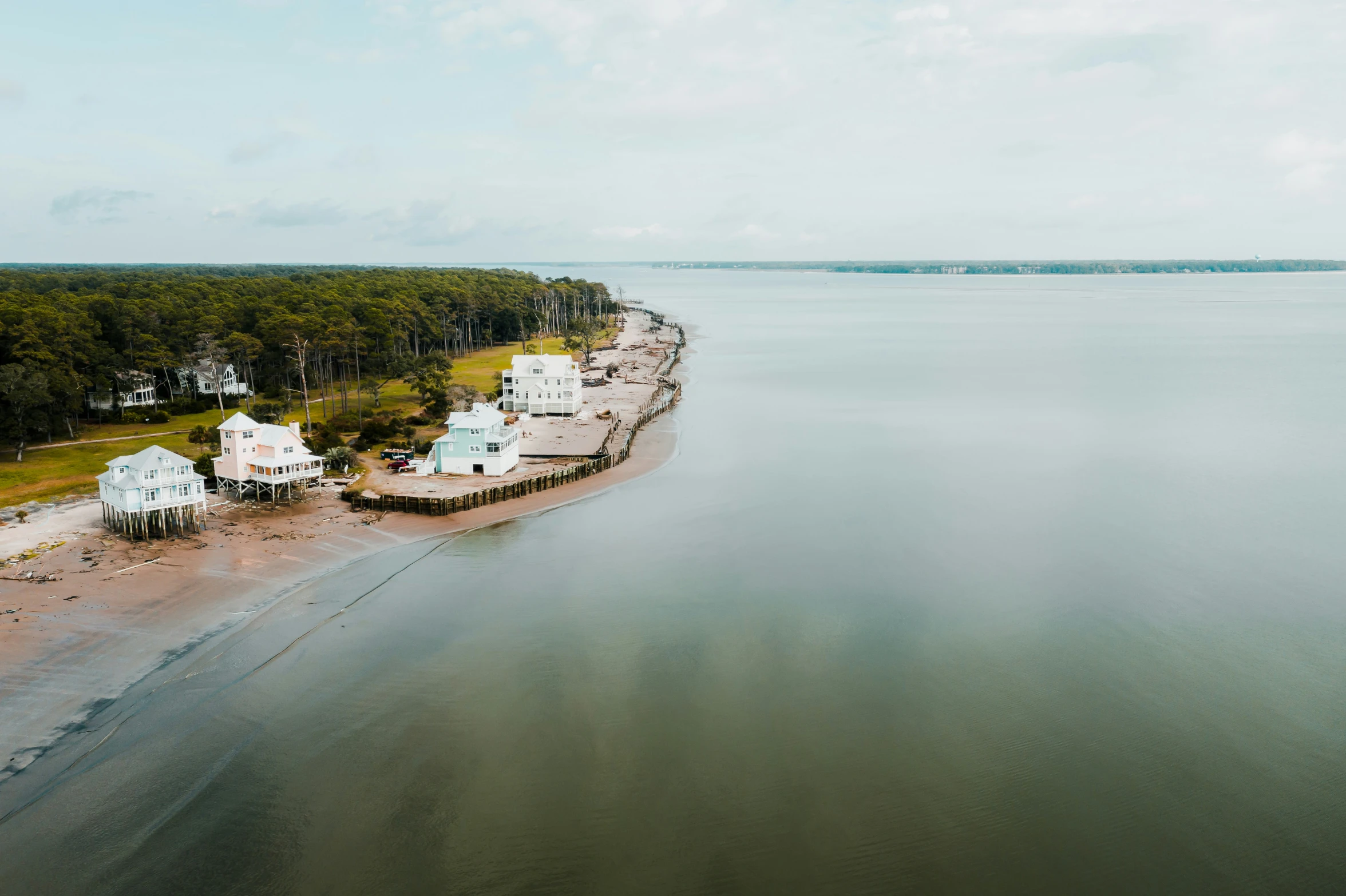 there is an island with some houses next to the water