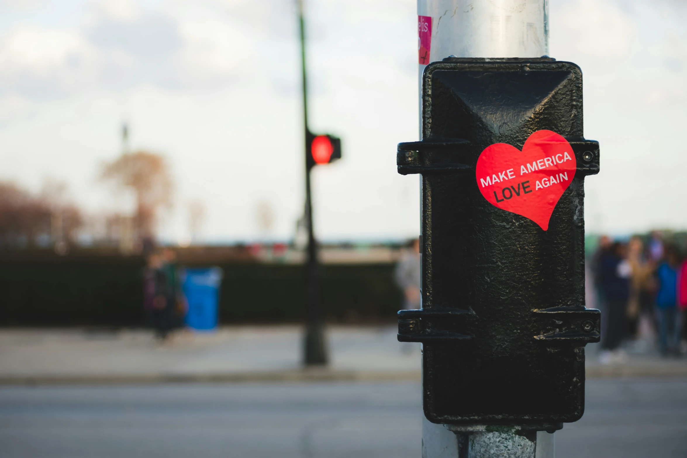 a traffic light with the words married across it