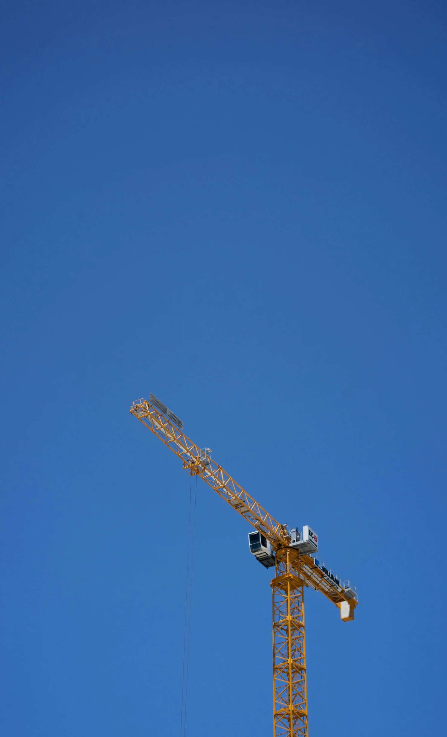 a crane that is sitting on the side of a building