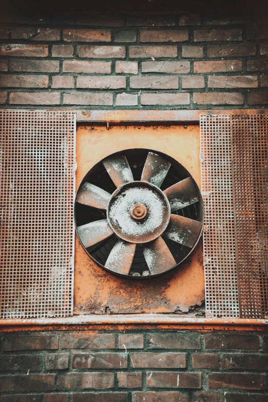 the center section of an old fashioned air conditioner