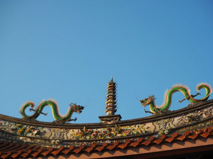 a tall roof with colorful dragon decoration on top
