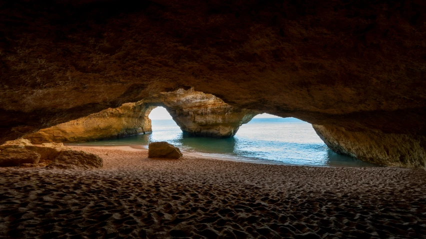 there is a dark view through the entrance to the water