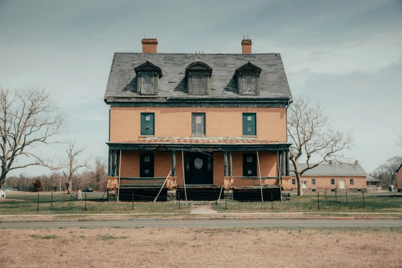 a small house sitting in the middle of a field