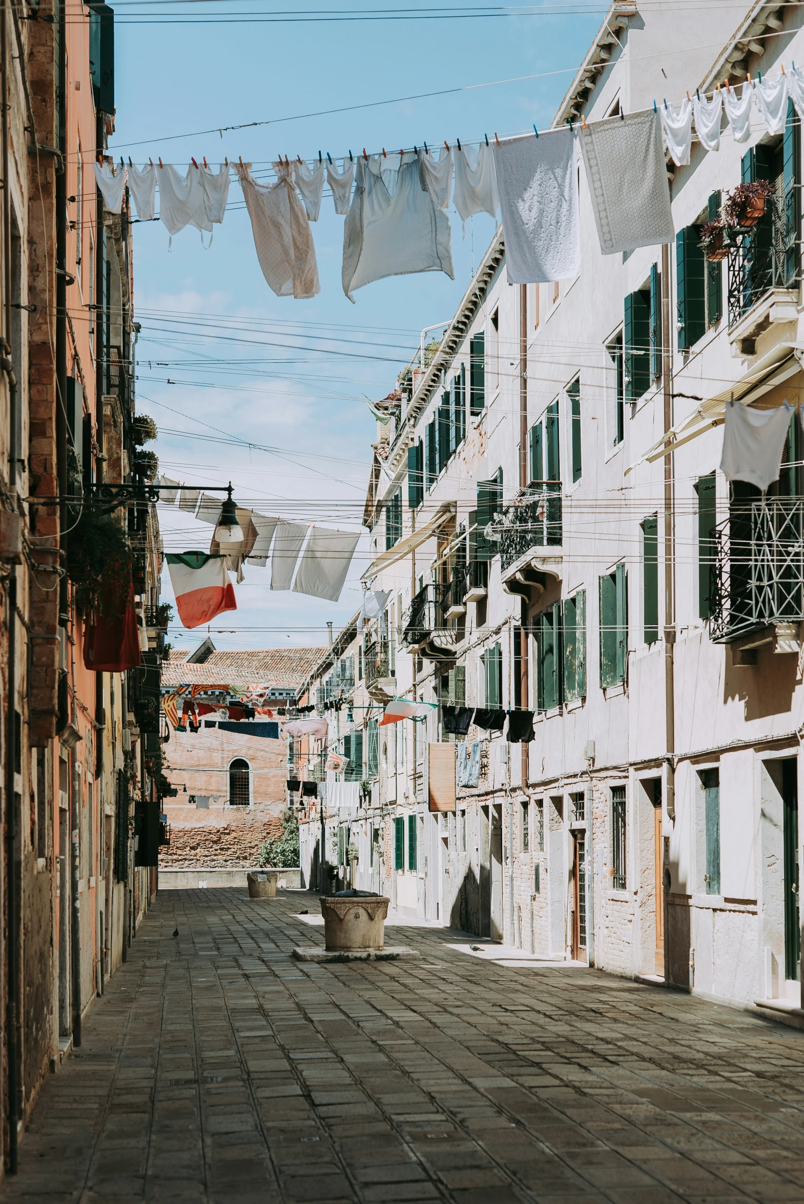 there are several buildings along the street that look like they belong in the city