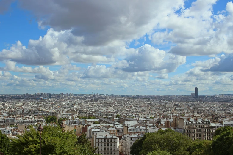 the paris skyline is shown with the big ben in the background