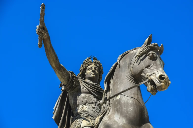 the statue on top of a horse is raised