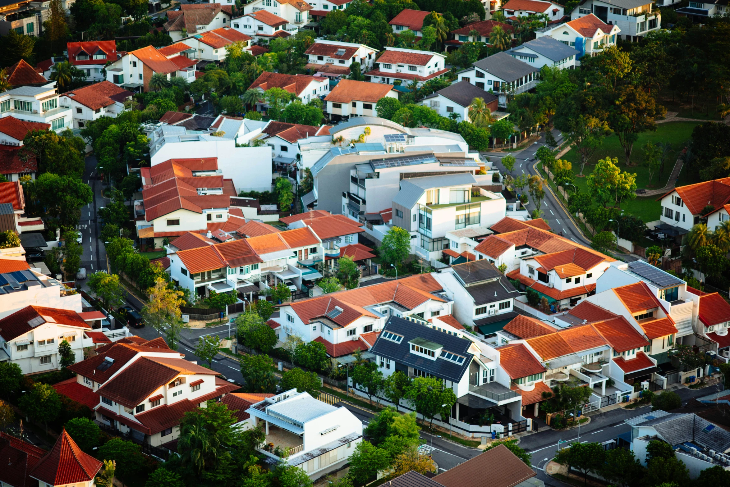 the many houses on this hill have red roofs