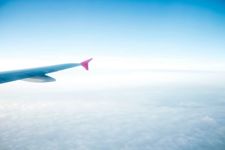 an airplane wing is seen through the clouds