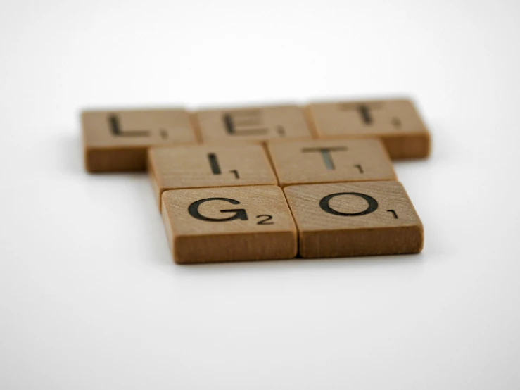 the letters of the word g'and n'o are made of wooden tiles