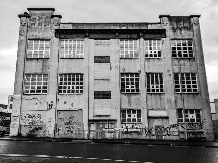 an old building with graffiti all over it