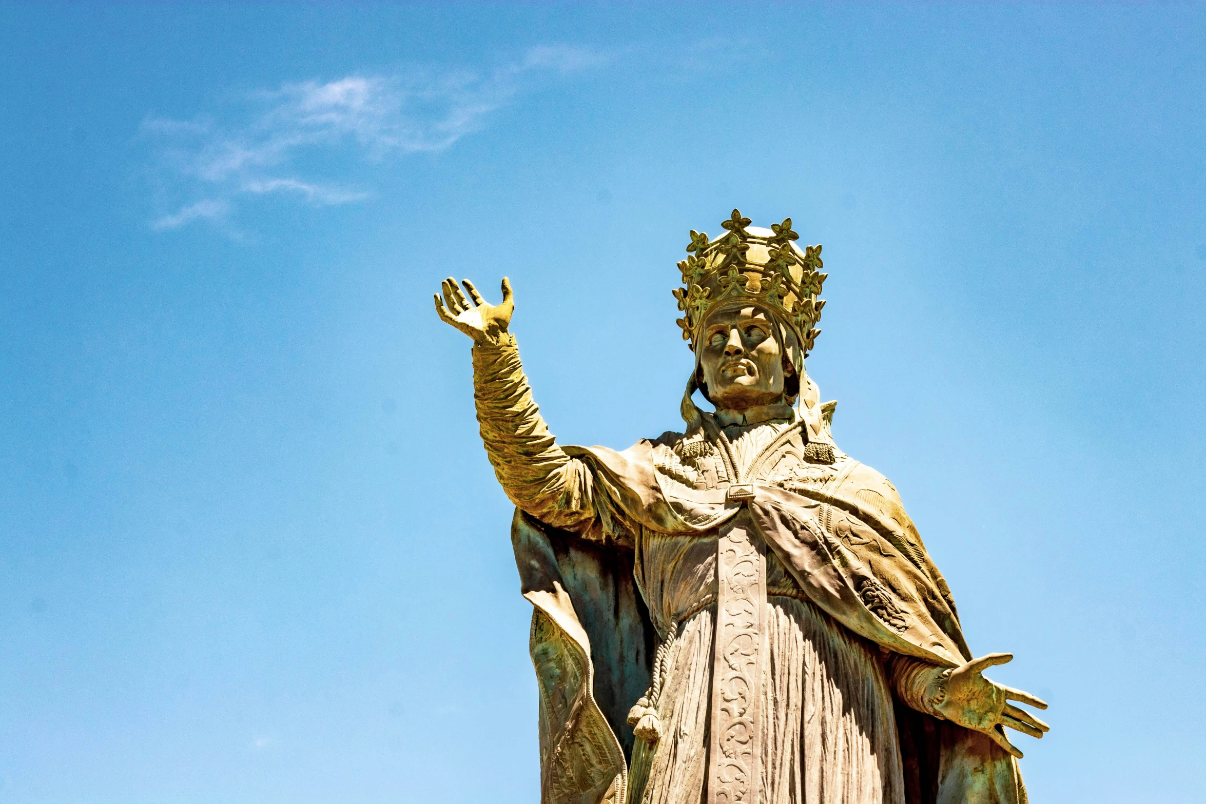 an image of the statue of liberty on a sunny day