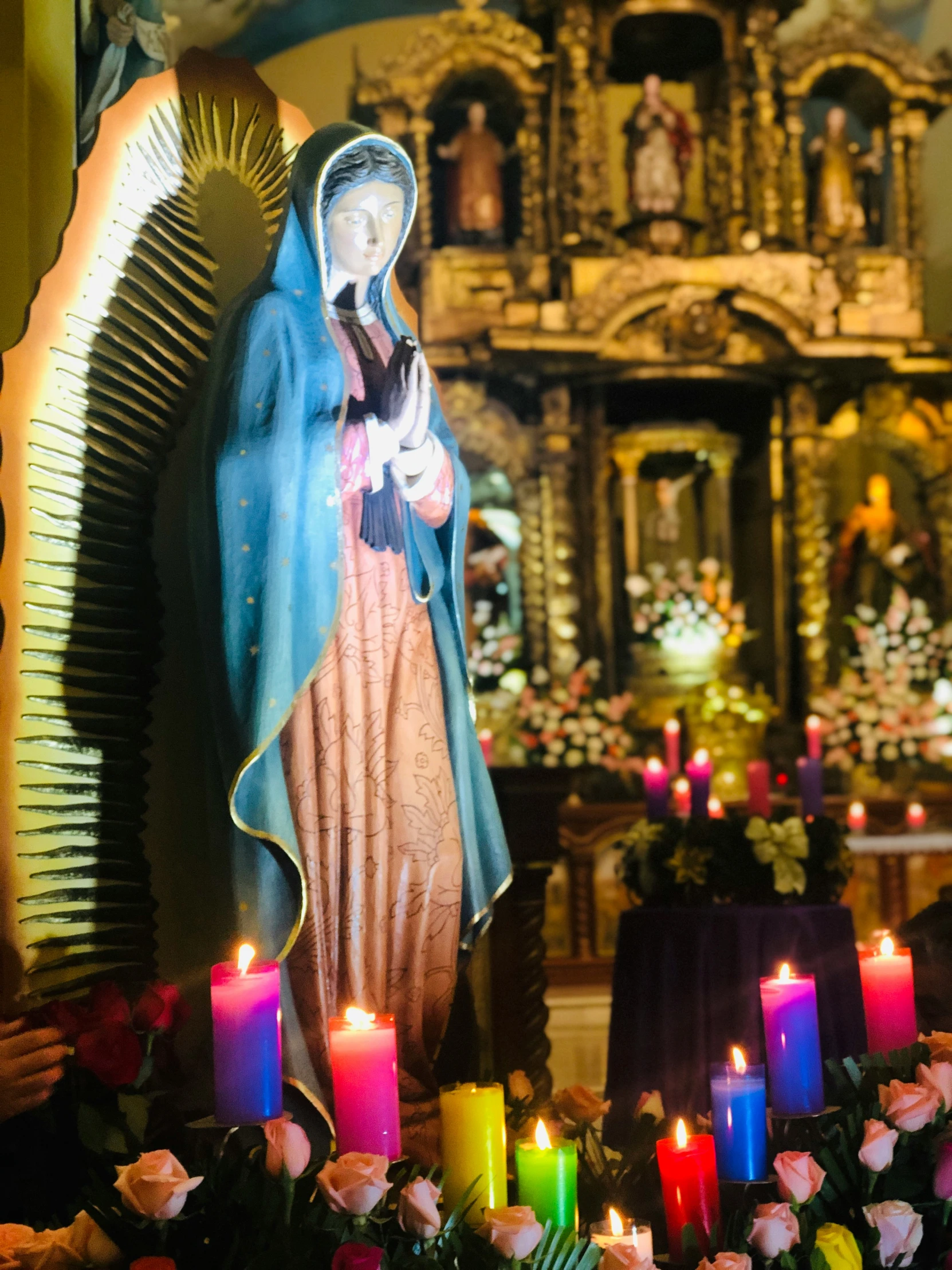 the statue of mary of loup sits in the middle of the altar