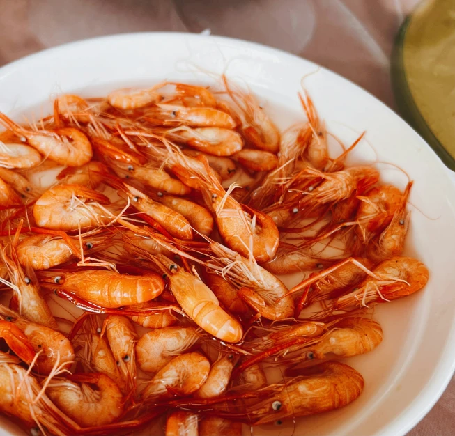 the bowl is full of shrimp on the table