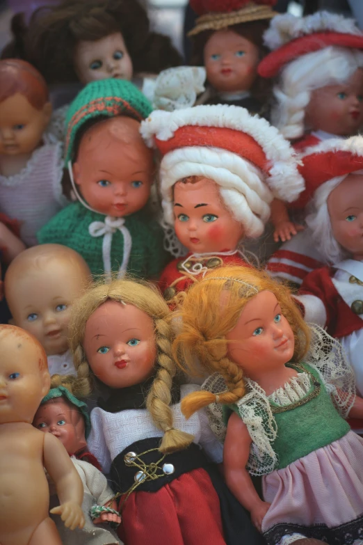 many different dolls of all sizes and colors