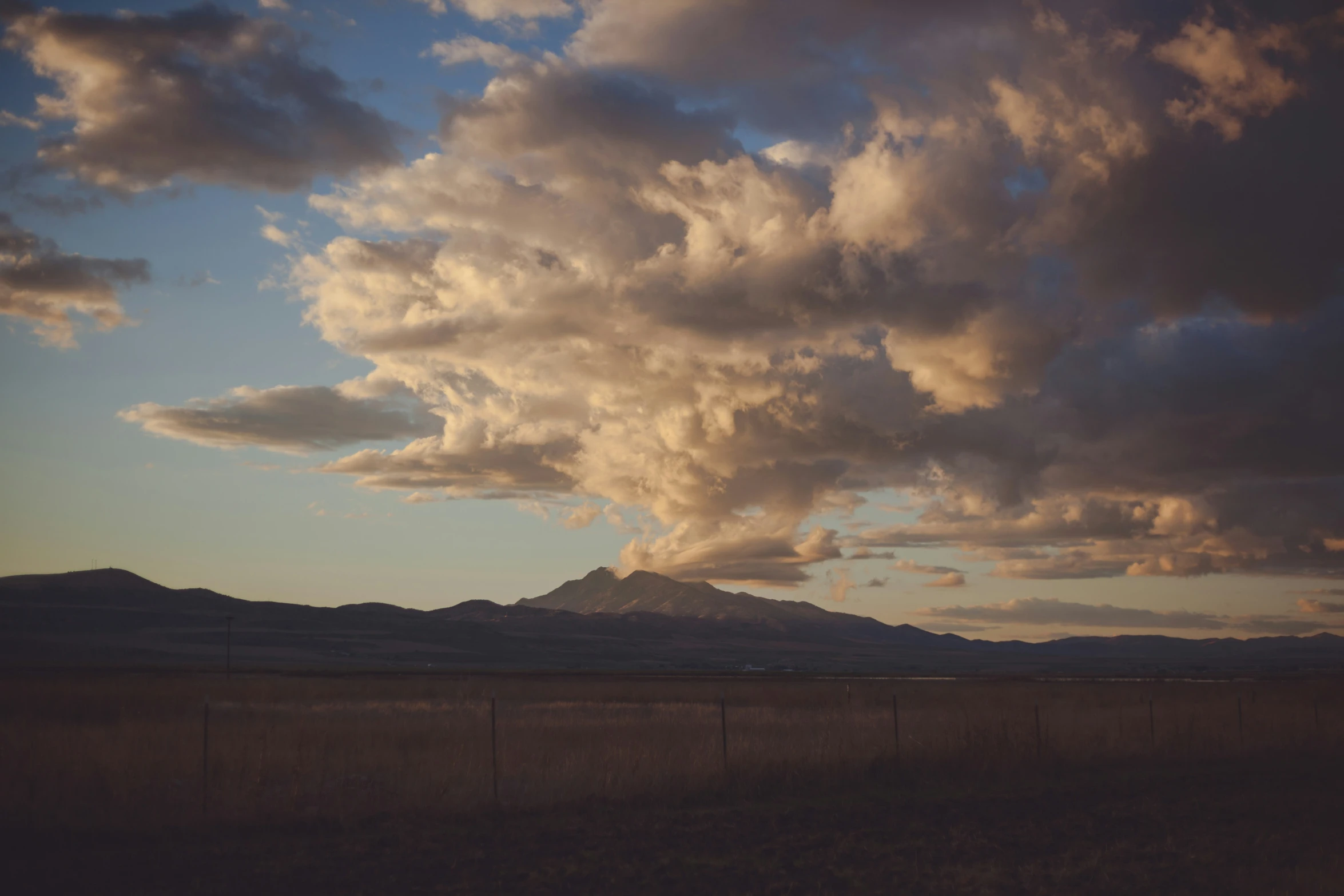 a large cloudy day on a mountain range