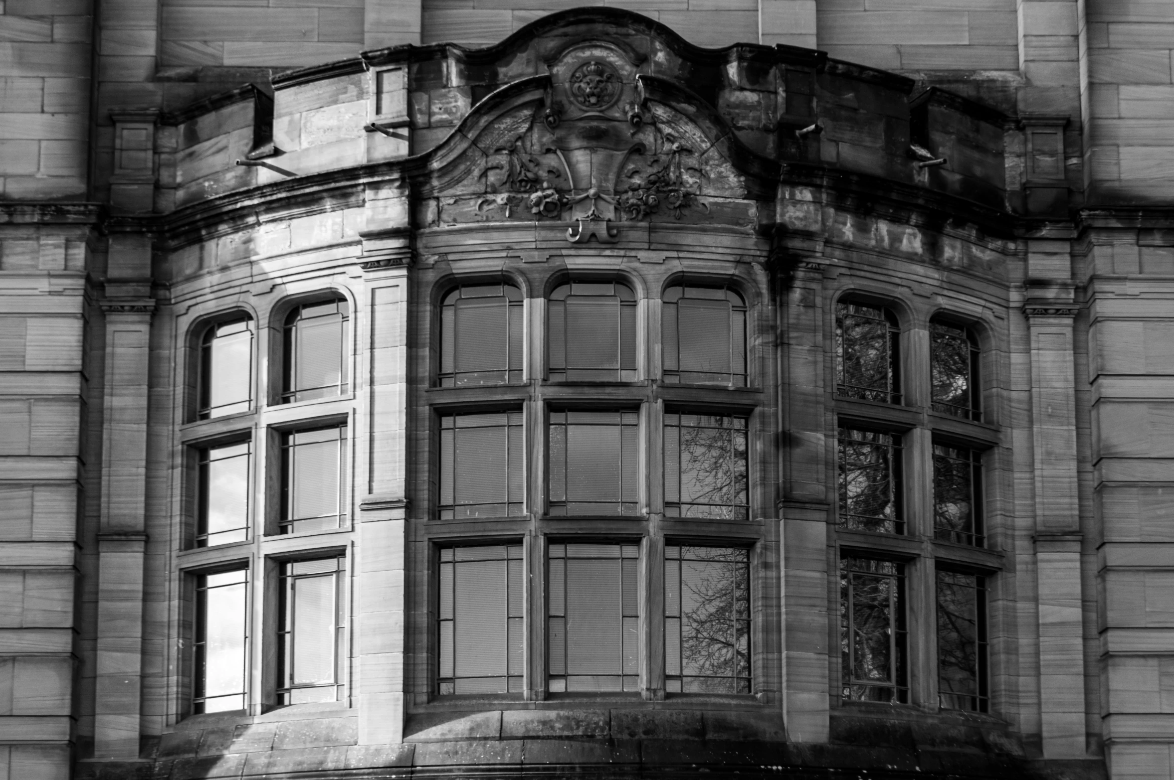 an ornate building with windows on the side of it