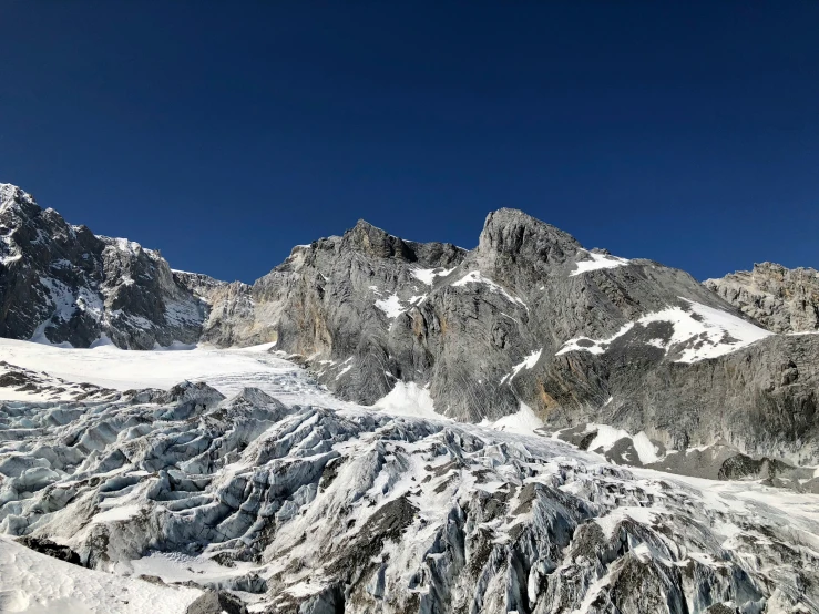 snow covered mountain tops with no snow