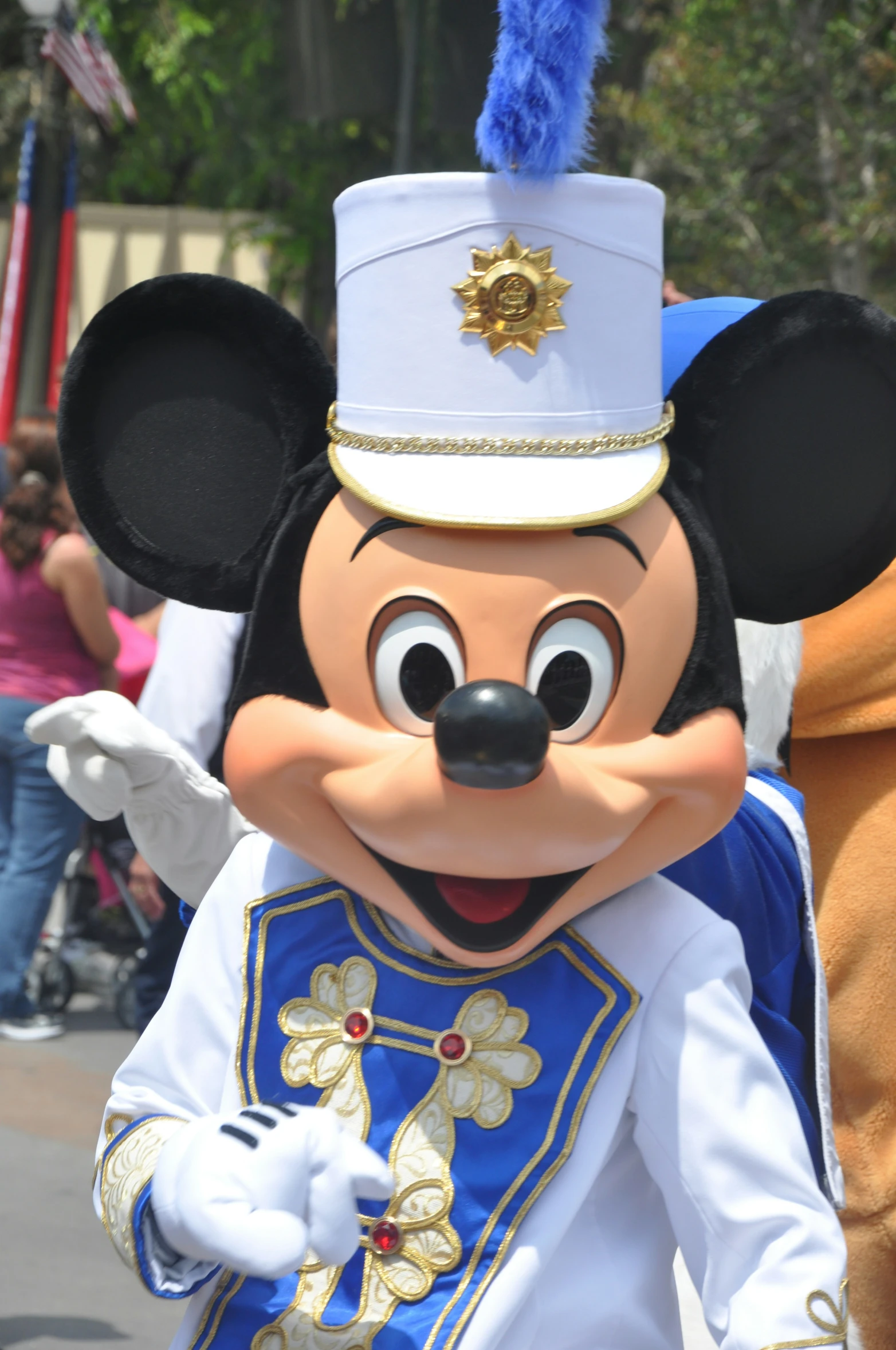 a goofy mouse mascot with a blue and gold uniform on