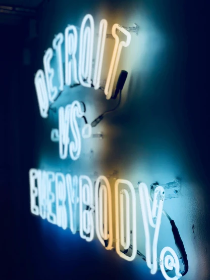 a neon sign that says retro and everybody