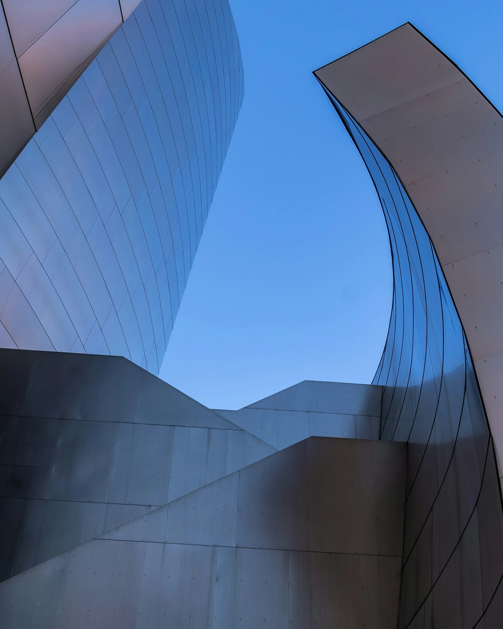 the side of an architectural building with curved windows