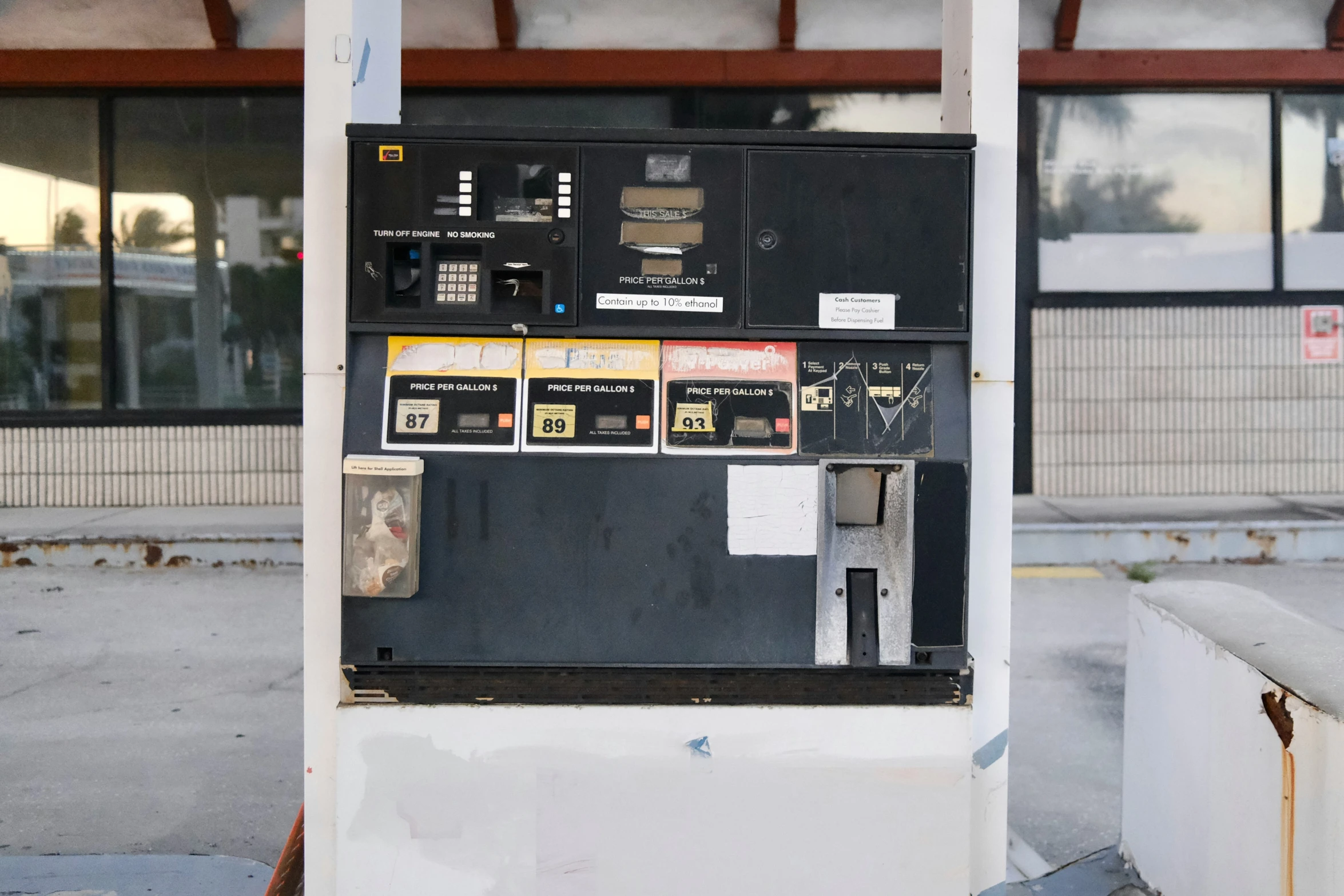 an old gas pump sitting on a city street