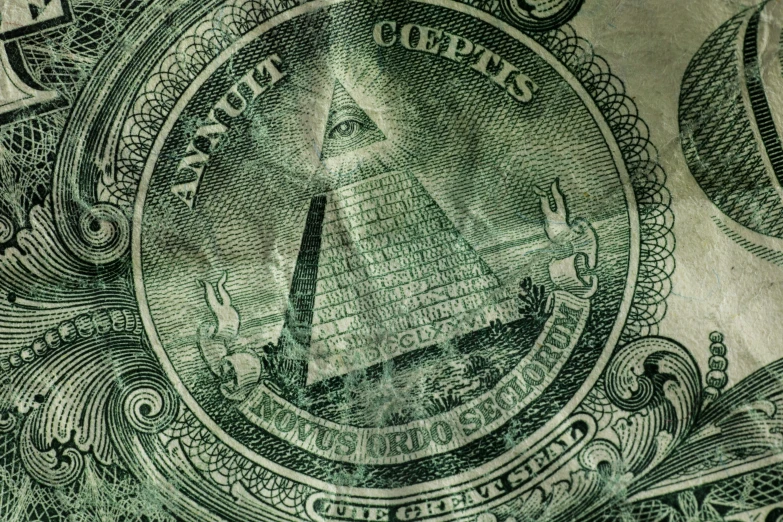 the pyramid is on top of the us dollar