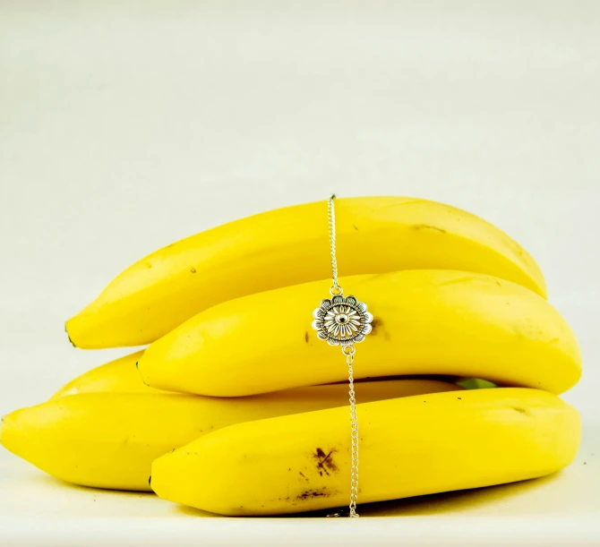 a bunch of yellow bananas with a chain around them