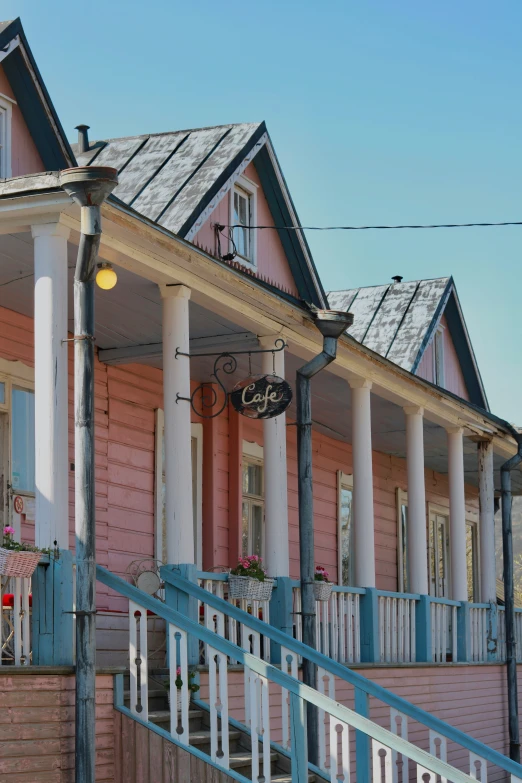 an old pink house is being displayed at a house show