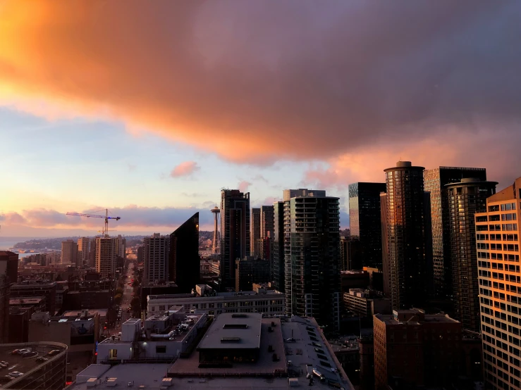 there are clouds in the sky above some buildings