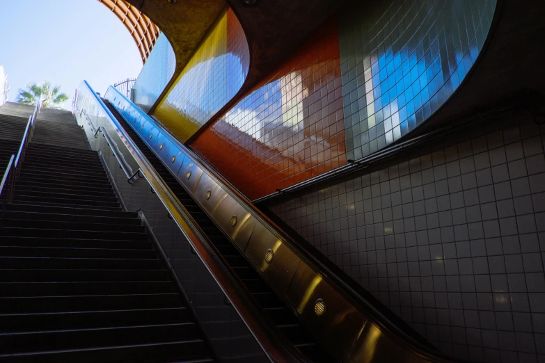 an image of an escalator with many stairs