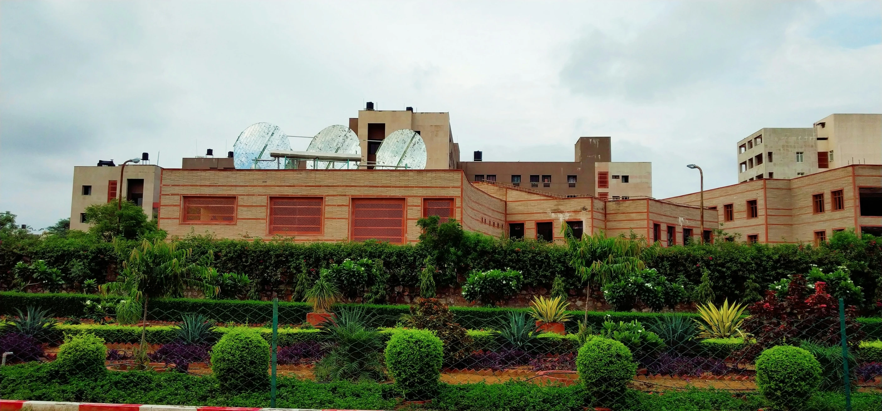 a very big building surrounded by lots of plants