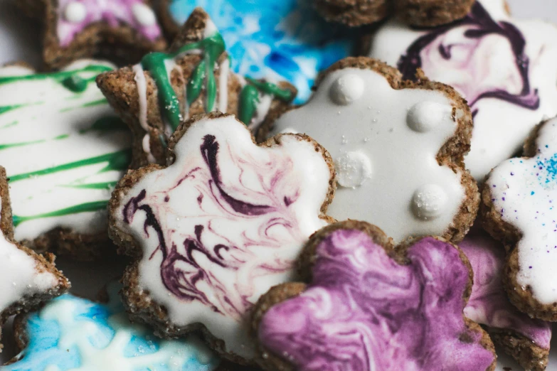 many decorated cookies are sitting on the table