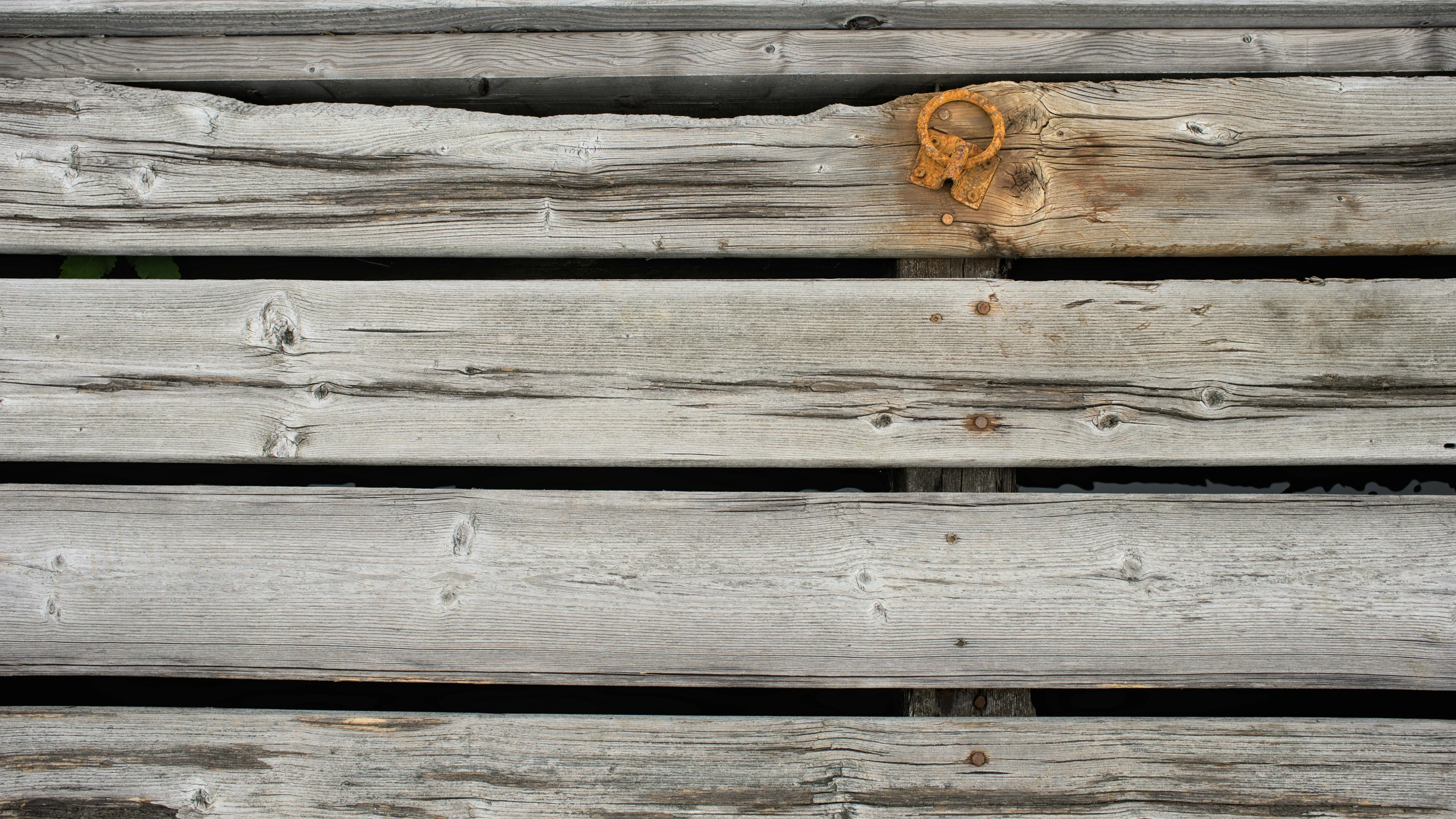 an old wooden bench has some rusted up handles