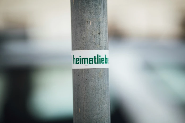 the sticker on this pole says hemmarkt