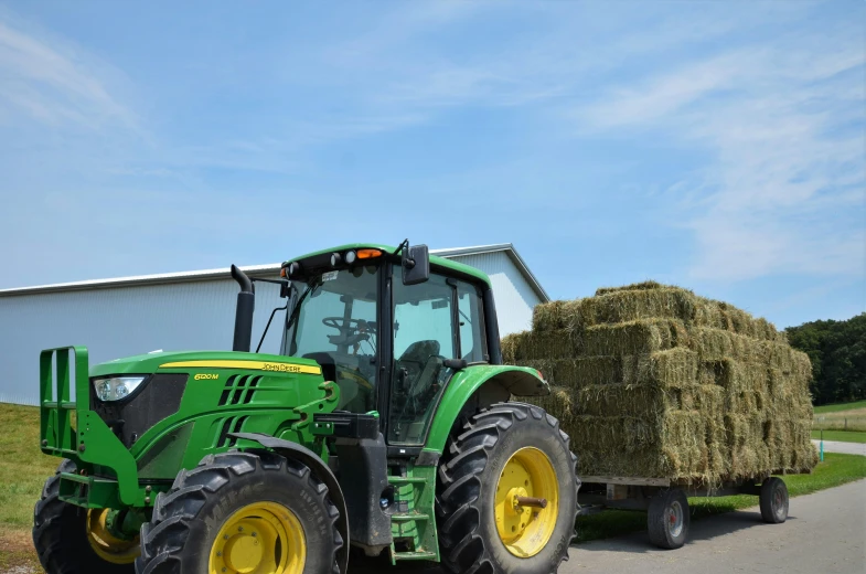 a tractor that is pulling a trailer behind it