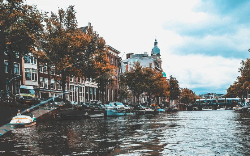 some houses parked along the side of a canal