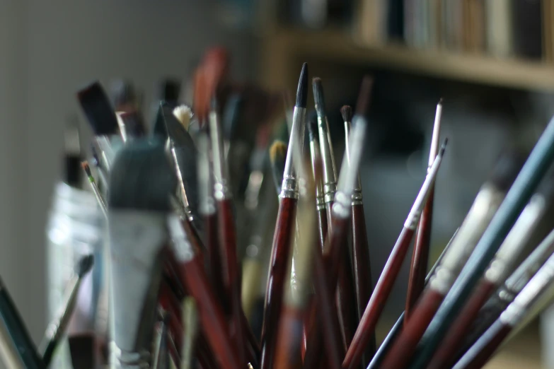 a close up of a lot of paint brushes